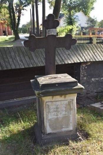 Widok, od frontu, na nagrobek Antona Kindler (zdj. Katarzyna Mazur)