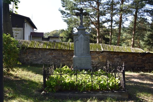 Widok na nagrobek Albiny i Wenzla Reica