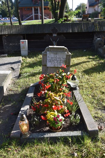 Widok, od frontu, na nagrobek Pawła Doleżycha (zdj. Katarzyna Mazur)