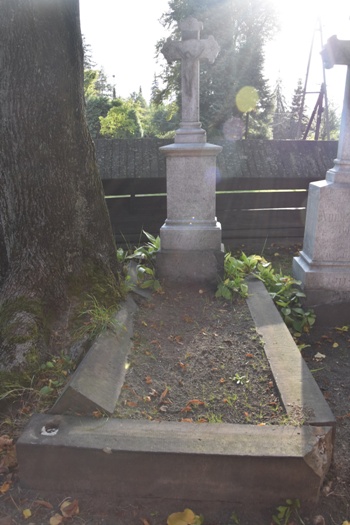 Widok, od frontu, na nagrobek Josefa Schalasta (zdj. Katarzyna Mazur)