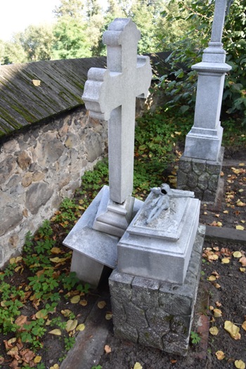 Widok, od strony zachodniej, na nagrobek Auguste Spendel (zdj. Katarzyna Mazur)